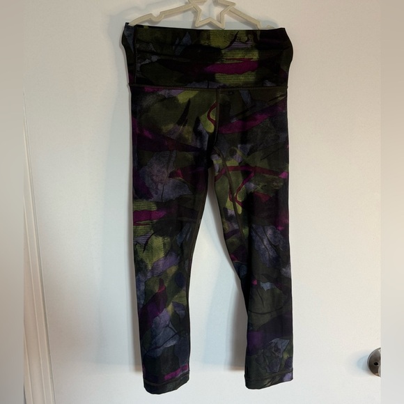 Lululemon Wunder Under Crop Size 4 - Picture 1 of 10